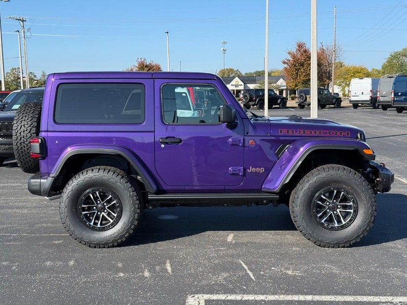 Jeep Wrangler Vehicle Full-screen Gallery Image 2