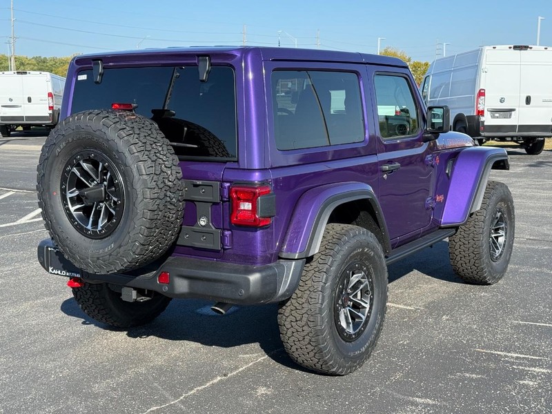 Jeep Wrangler Vehicle Full-screen Gallery Image 3