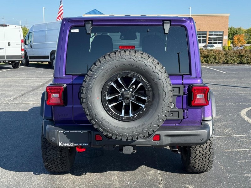 Jeep Wrangler Vehicle Full-screen Gallery Image 4