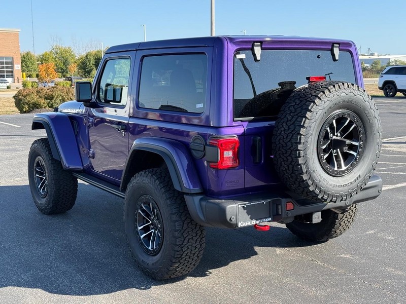 Jeep Wrangler Vehicle Full-screen Gallery Image 5
