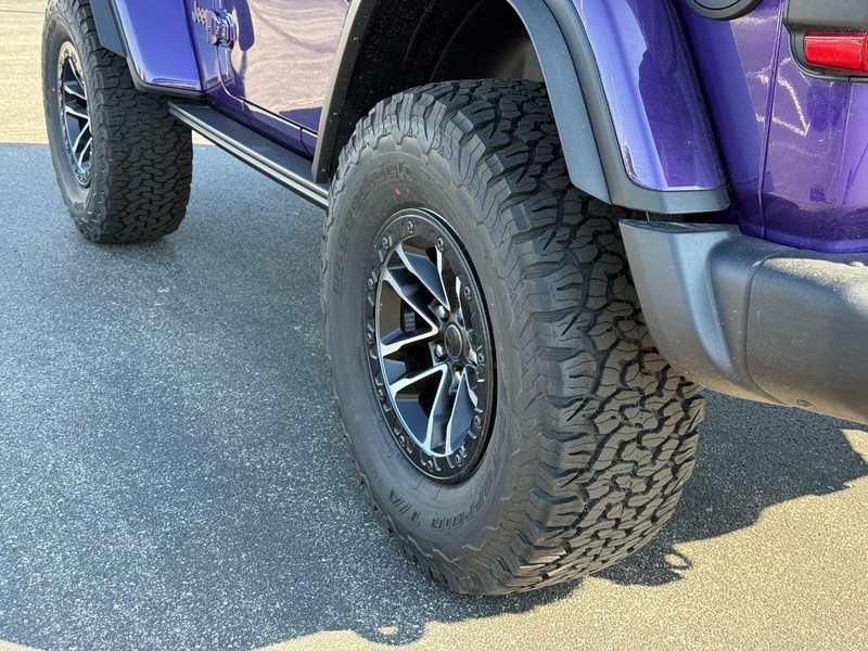 Jeep Wrangler Vehicle Full-screen Gallery Image 6