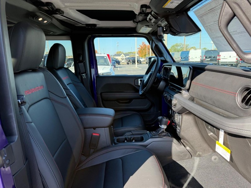 Jeep Wrangler Vehicle Full-screen Gallery Image 10