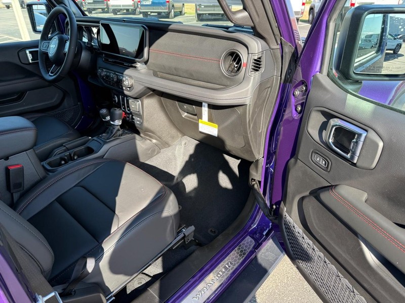 Jeep Wrangler Vehicle Full-screen Gallery Image 11