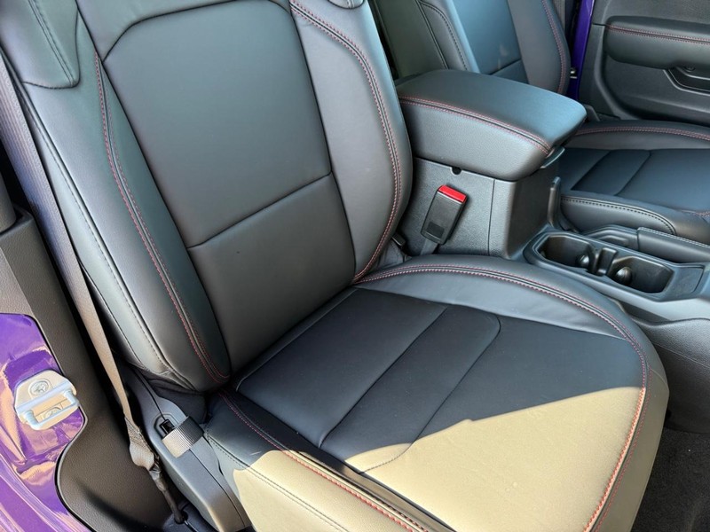 Jeep Wrangler Vehicle Full-screen Gallery Image 12