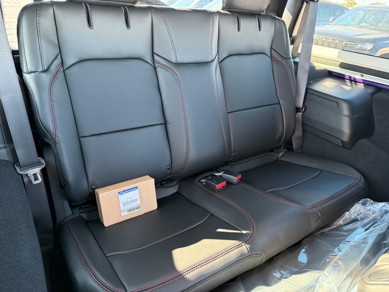 Jeep Wrangler Vehicle Full-screen Gallery Image 13