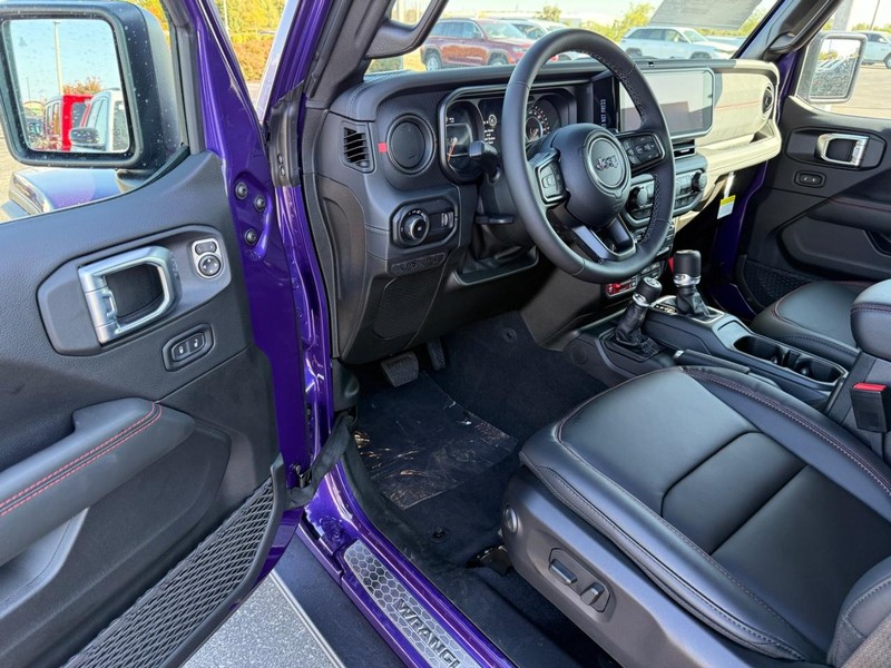 Jeep Wrangler Vehicle Full-screen Gallery Image 14