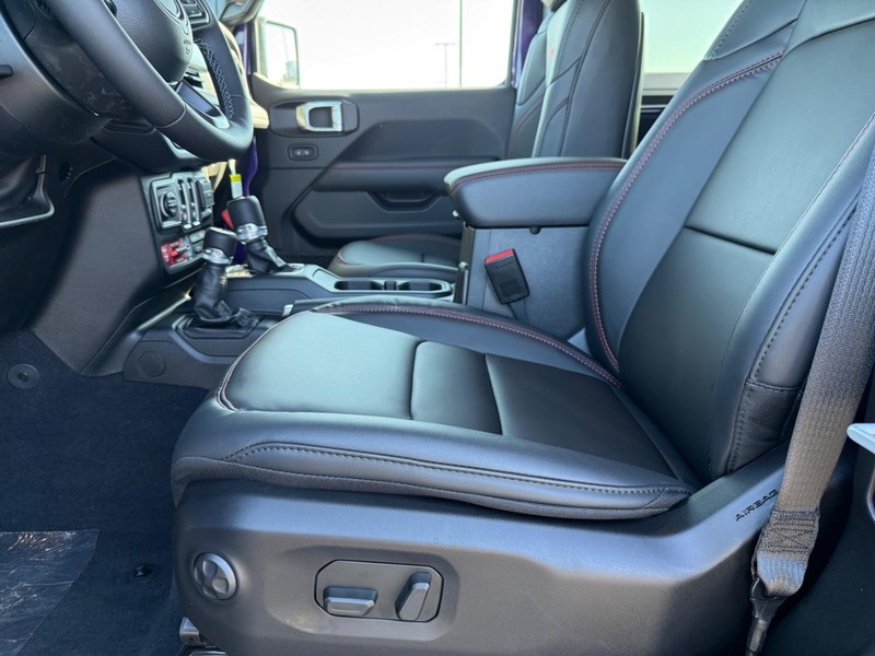 Jeep Wrangler Vehicle Full-screen Gallery Image 15