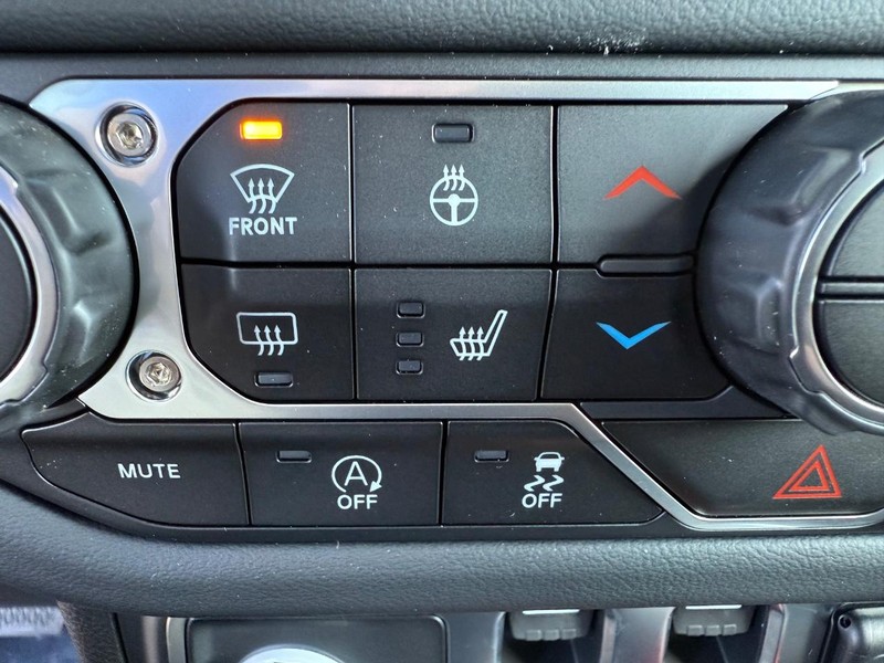 Jeep Wrangler Vehicle Full-screen Gallery Image 20