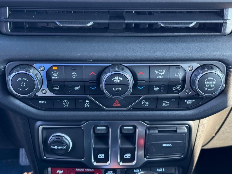 Jeep Wrangler Vehicle Full-screen Gallery Image 23