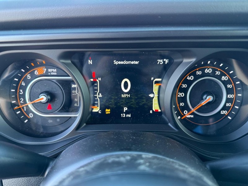 Jeep Wrangler Vehicle Full-screen Gallery Image 26