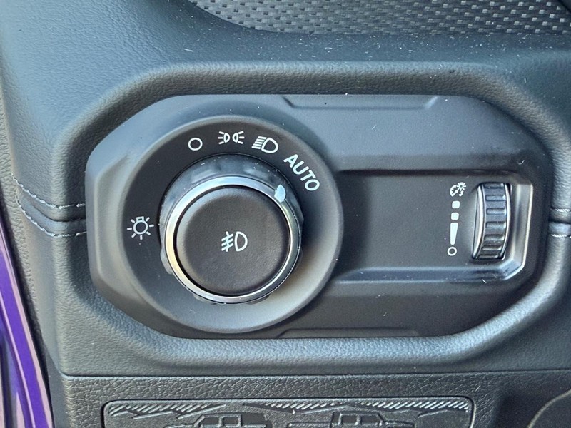 Jeep Wrangler Vehicle Full-screen Gallery Image 29