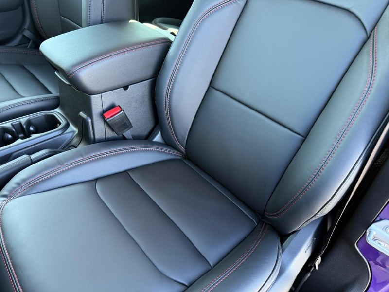 Jeep Wrangler Vehicle Full-screen Gallery Image 30