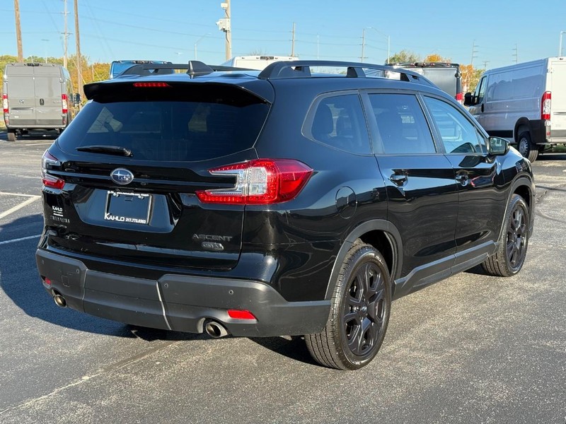 Subaru Ascent Vehicle Full-screen Gallery Image 3