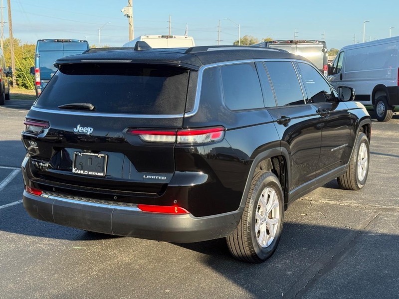 Jeep Grand Cherokee L Vehicle Full-screen Gallery Image 3