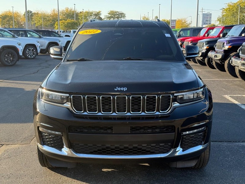 Jeep Grand Cherokee L Vehicle Full-screen Gallery Image 10