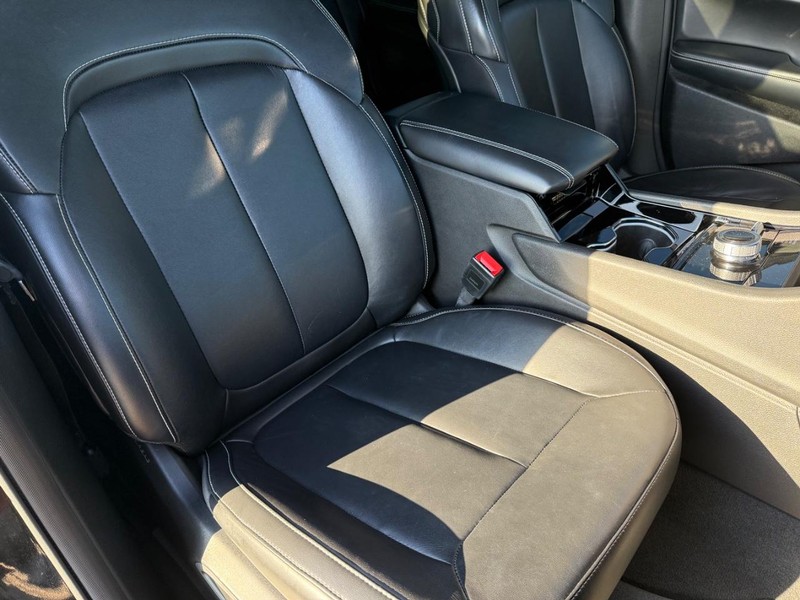 Jeep Grand Cherokee L Vehicle Full-screen Gallery Image 17