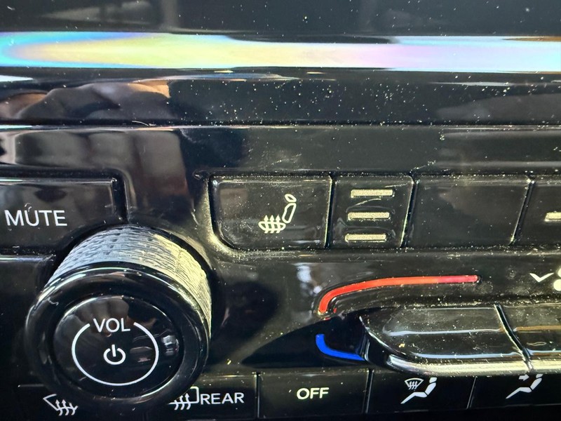 Jeep Grand Cherokee L Vehicle Full-screen Gallery Image 24