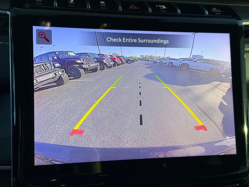 Jeep Grand Cherokee L Vehicle Full-screen Gallery Image 26