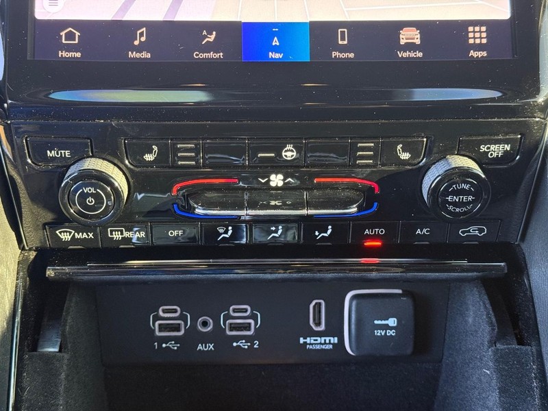 Jeep Grand Cherokee L Vehicle Full-screen Gallery Image 27