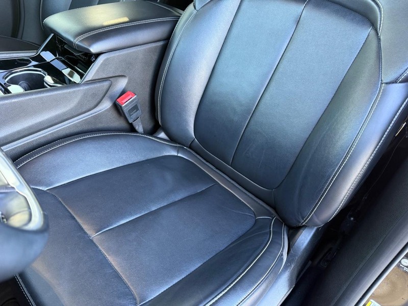 Jeep Grand Cherokee L Vehicle Full-screen Gallery Image 32