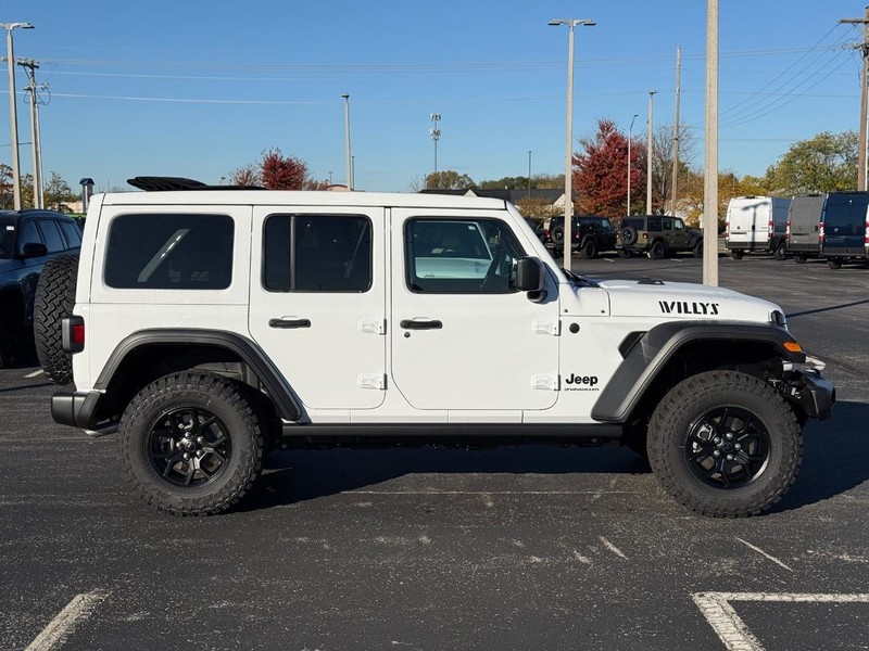 Jeep Wrangler Vehicle Full-screen Gallery Image 2