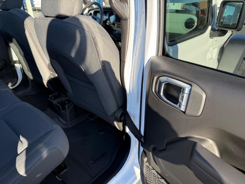 Jeep Wrangler Vehicle Full-screen Gallery Image 11