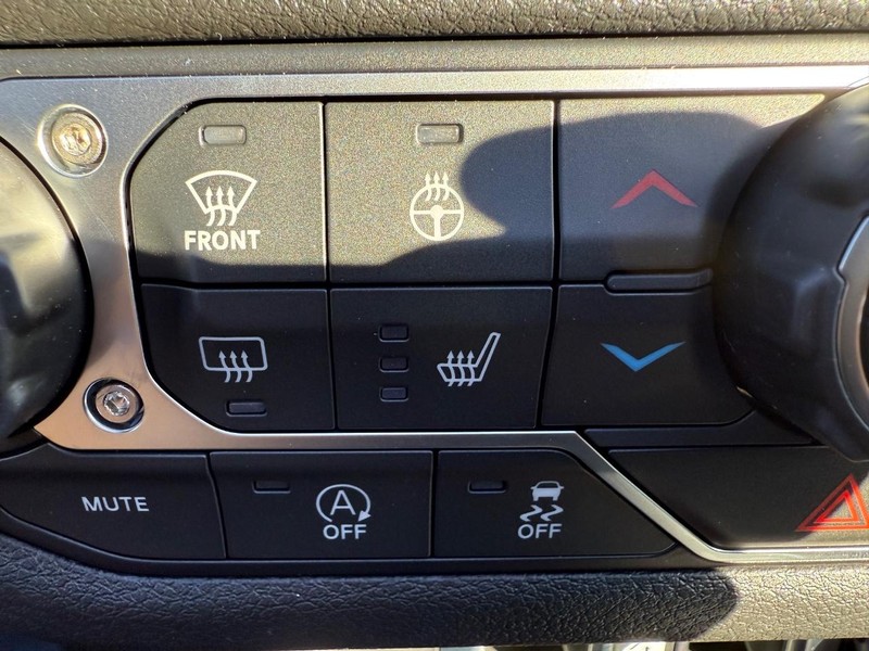 Jeep Wrangler Vehicle Full-screen Gallery Image 23