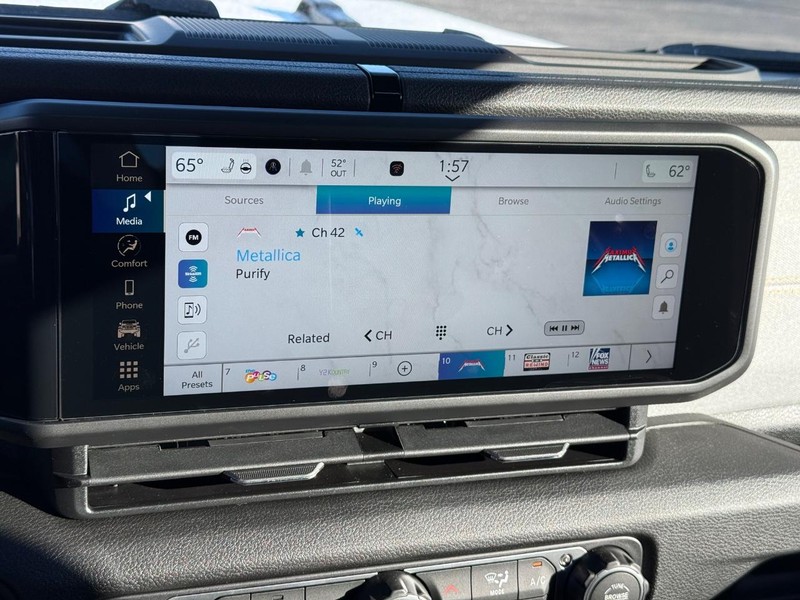 Jeep Wrangler Vehicle Full-screen Gallery Image 24