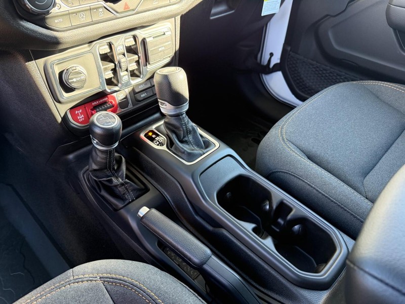 Jeep Wrangler Vehicle Full-screen Gallery Image 27