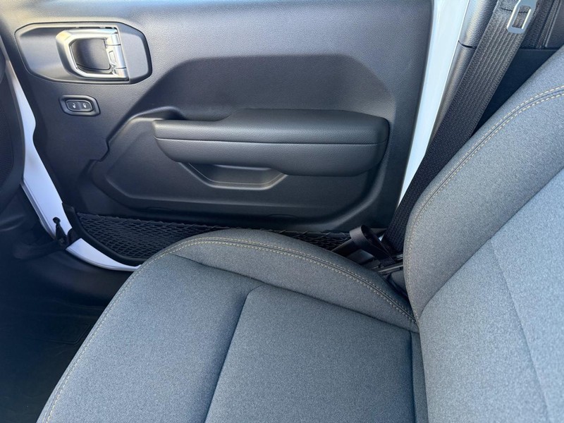 Jeep Wrangler Vehicle Full-screen Gallery Image 28