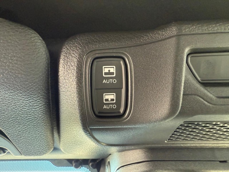 Jeep Wrangler Vehicle Full-screen Gallery Image 29