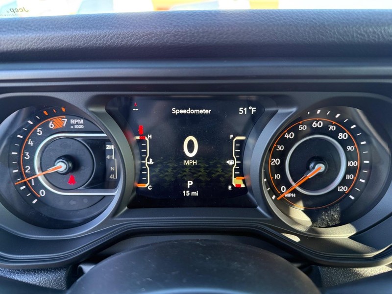 Jeep Wrangler Vehicle Full-screen Gallery Image 30