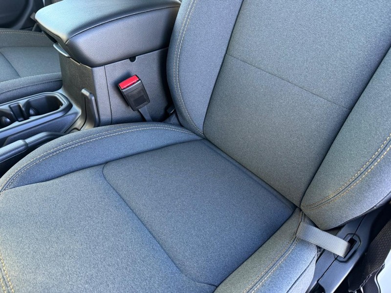 Jeep Wrangler Vehicle Full-screen Gallery Image 32