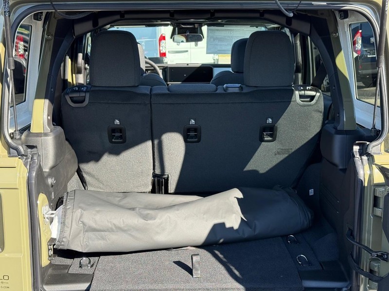 Jeep Wrangler Vehicle Full-screen Gallery Image 7