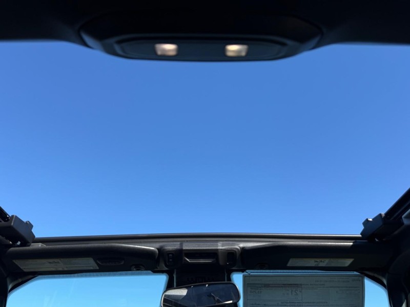 Jeep Wrangler Vehicle Full-screen Gallery Image 12