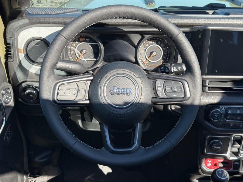 Jeep Wrangler Vehicle Full-screen Gallery Image 14