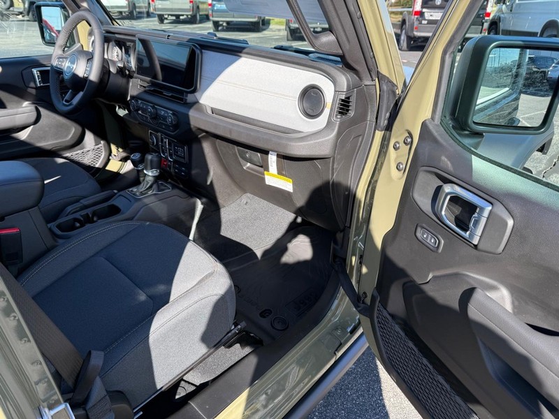 Jeep Wrangler Vehicle Full-screen Gallery Image 15