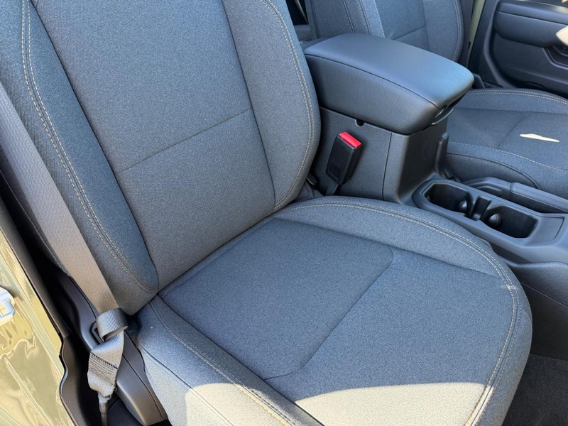 Jeep Wrangler Vehicle Full-screen Gallery Image 16