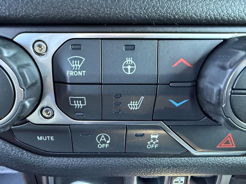 Jeep Wrangler Vehicle Full-screen Gallery Image 23