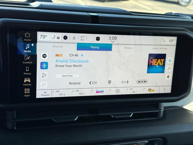 Jeep Wrangler Vehicle Full-screen Gallery Image 24