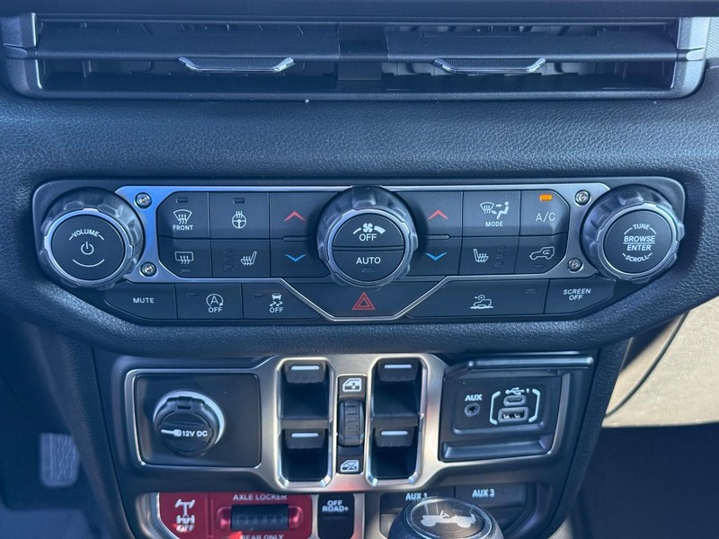 Jeep Wrangler Vehicle Full-screen Gallery Image 26