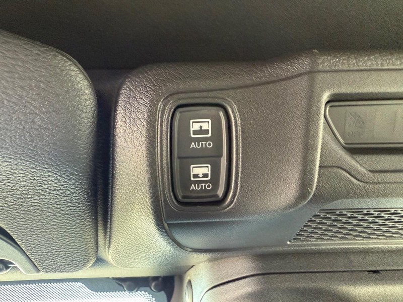 Jeep Wrangler Vehicle Full-screen Gallery Image 29