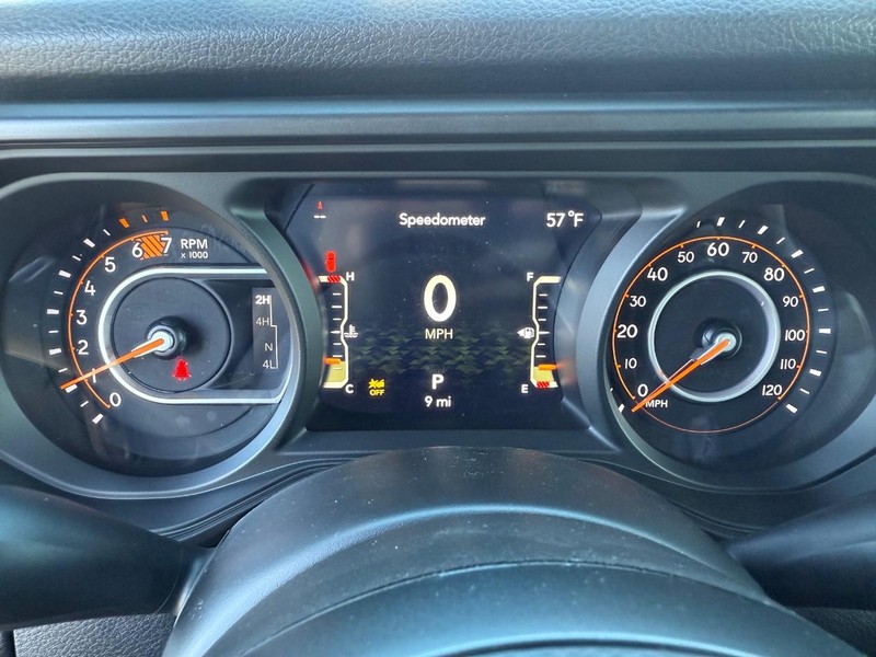 Jeep Wrangler Vehicle Full-screen Gallery Image 30