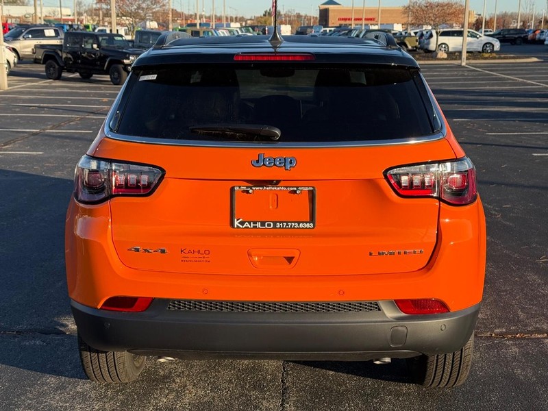 Jeep Compass Vehicle Full-screen Gallery Image 4