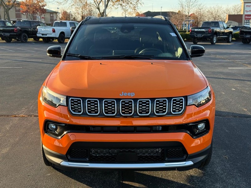 Jeep Compass Vehicle Full-screen Gallery Image 10