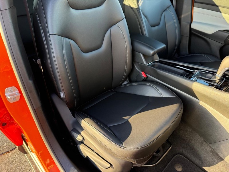 Jeep Compass Vehicle Full-screen Gallery Image 16