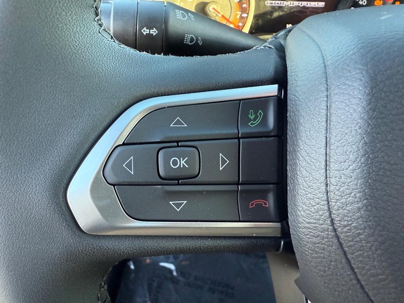 Jeep Compass Vehicle Full-screen Gallery Image 20