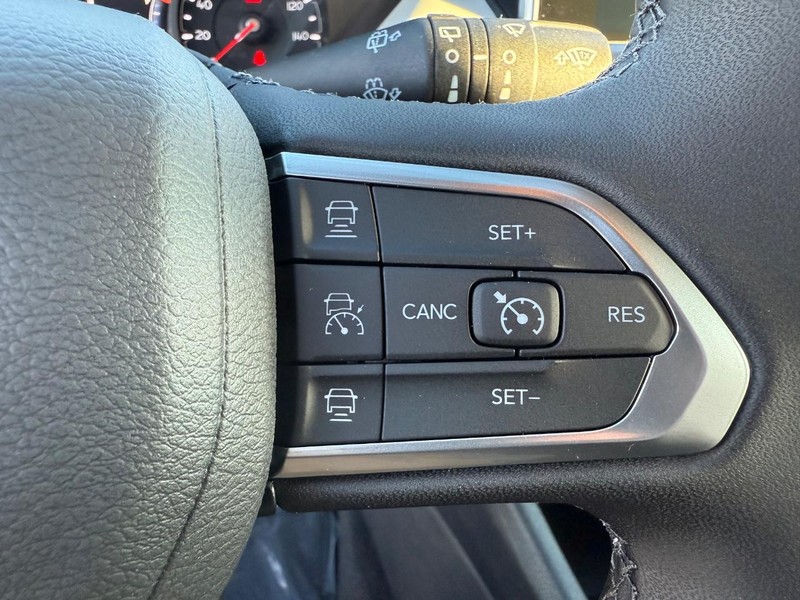 Jeep Compass Vehicle Full-screen Gallery Image 21