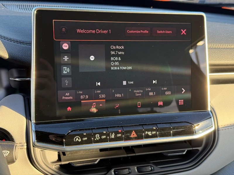 Jeep Compass Vehicle Full-screen Gallery Image 23