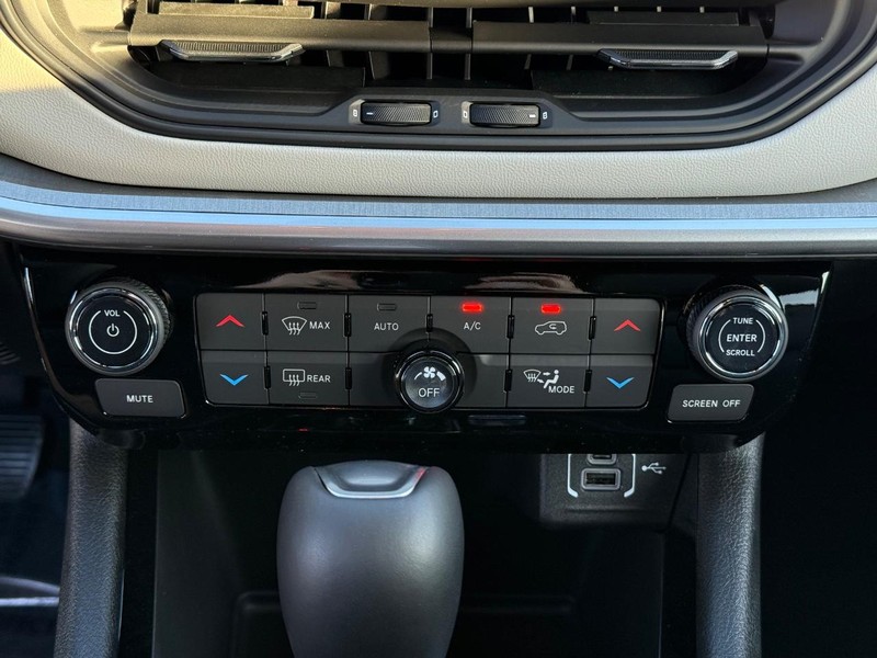 Jeep Compass Vehicle Full-screen Gallery Image 25